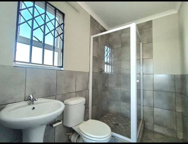 3 BEDROOM FREESTANDING TO LET IN BRENTHURST